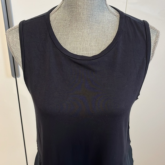 HOST PICK 💙 MICHAEL KORS NWOT Navy Sleeveless Layered Blouse Tank Top, Size M - Picture 2 of 10